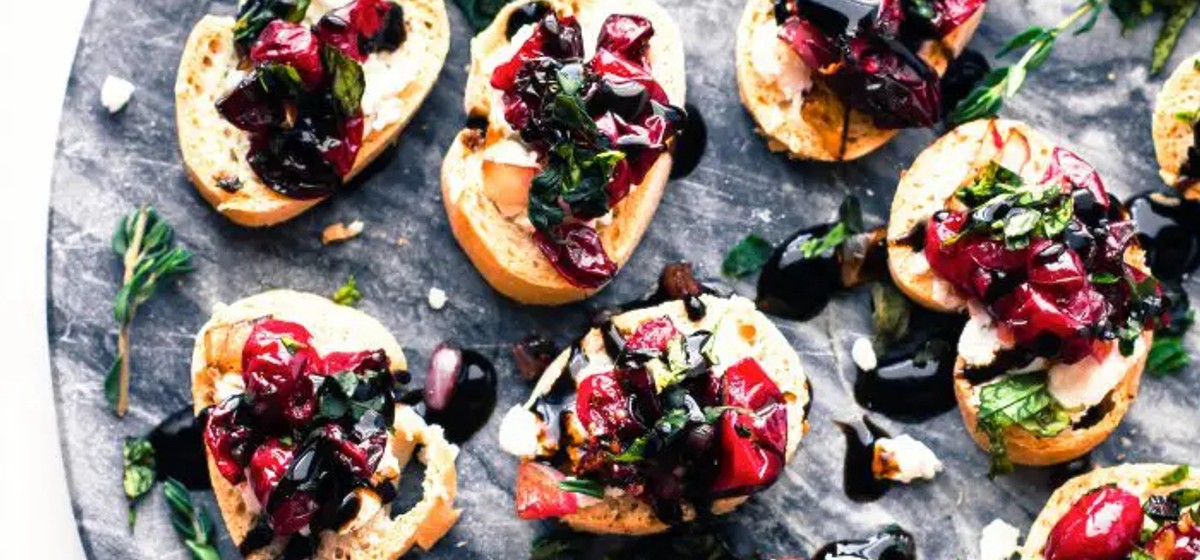 Crostini mit Cranberries und Ziegenkäse Crostini mit Cranberries und Ziegenkäse