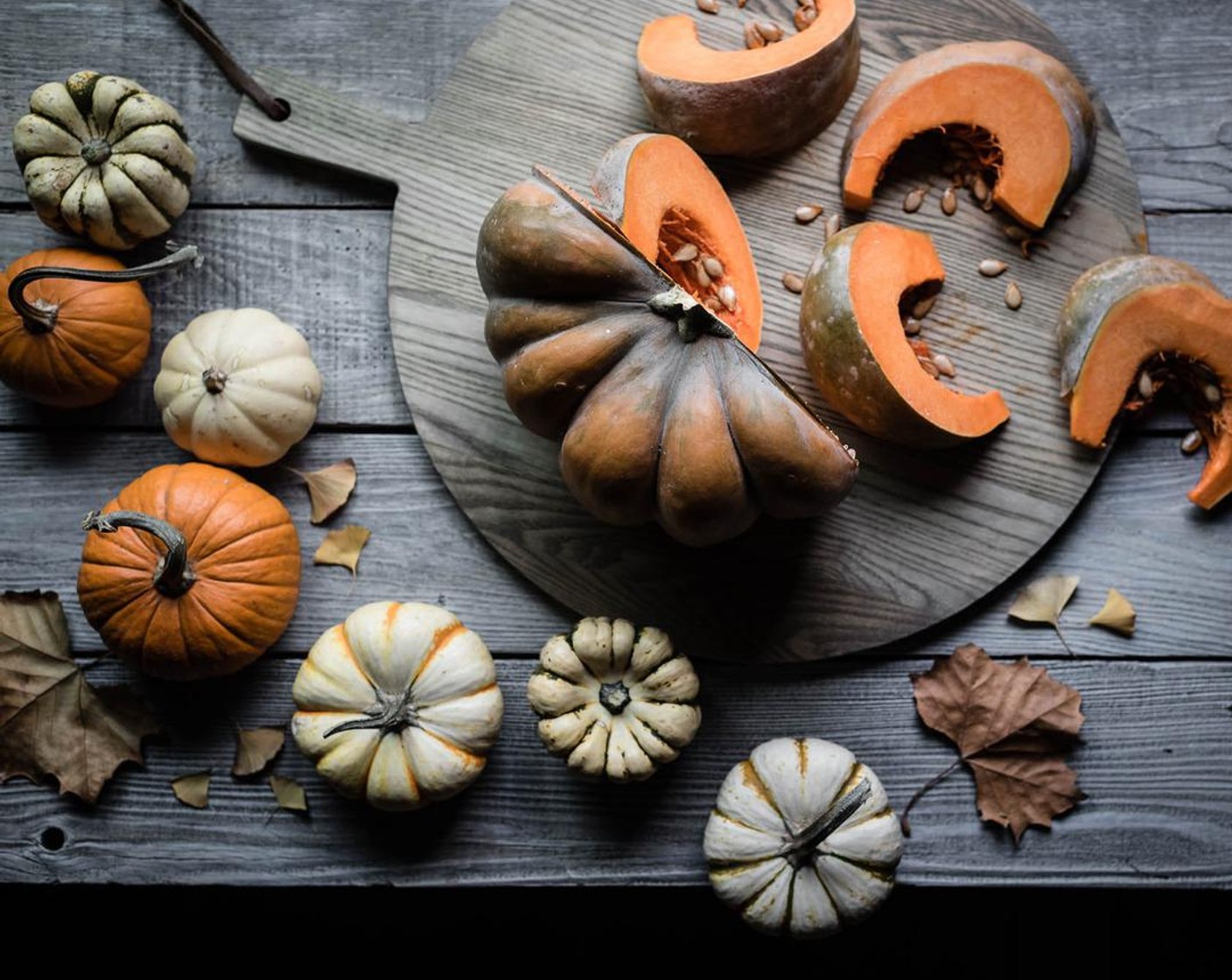 Schritt 2 Einen grossen Topf mit Wasser und Salz (1/2 TL) füllen. Zum Kochen bringen und die Pasta (1 Pck.) nach Packungsanweisung al dente kochen. Nudeln abtropfen lassen und auf ein Backblech in einer Schicht  auslegen.