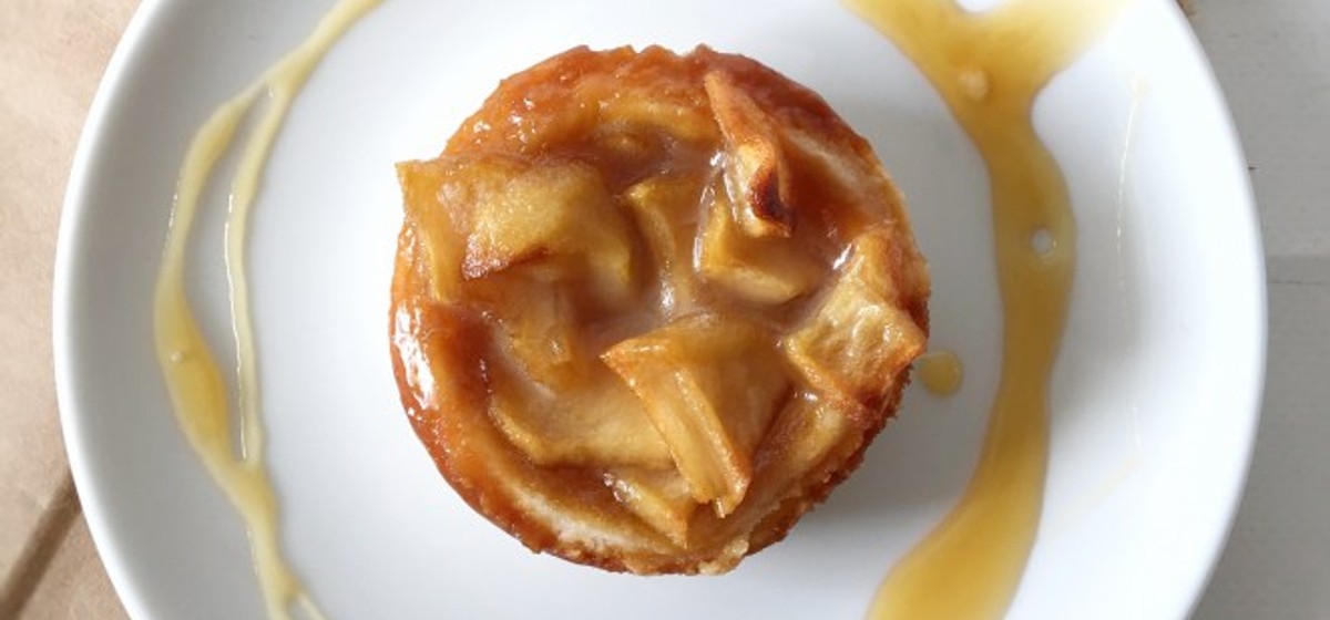 Apfelküchlein mit Karamell | Saftig mit Karamellsosse