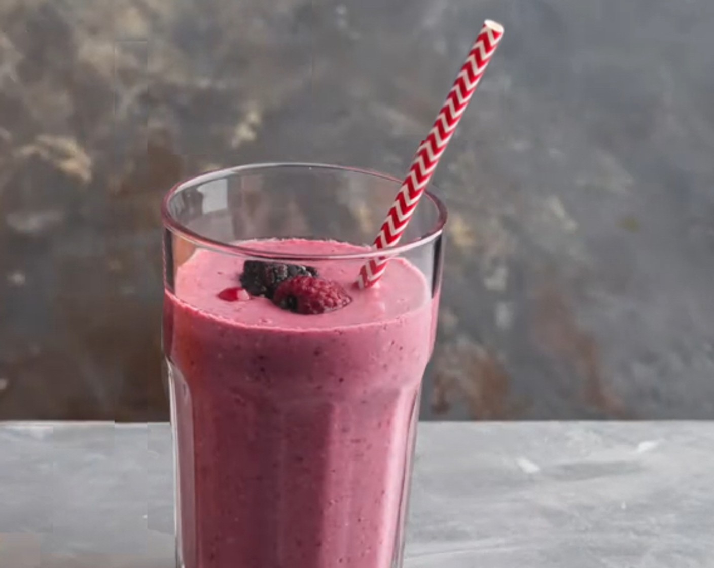 Smoothie Booster - Honig-Beeren Drink mit Haferflocken
