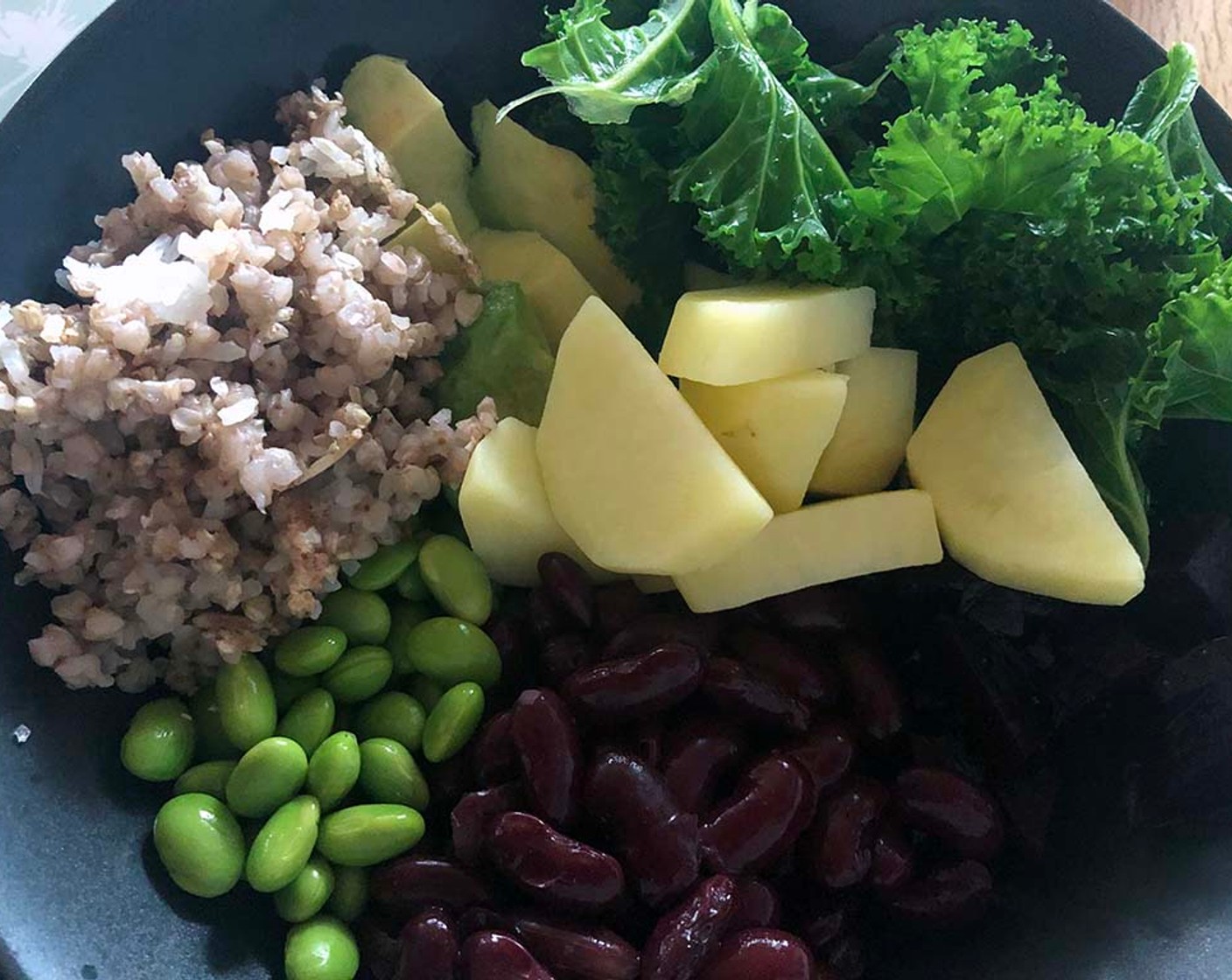 Gesunde Gemüse-Bowl mit Grünkohl und Rote Bete