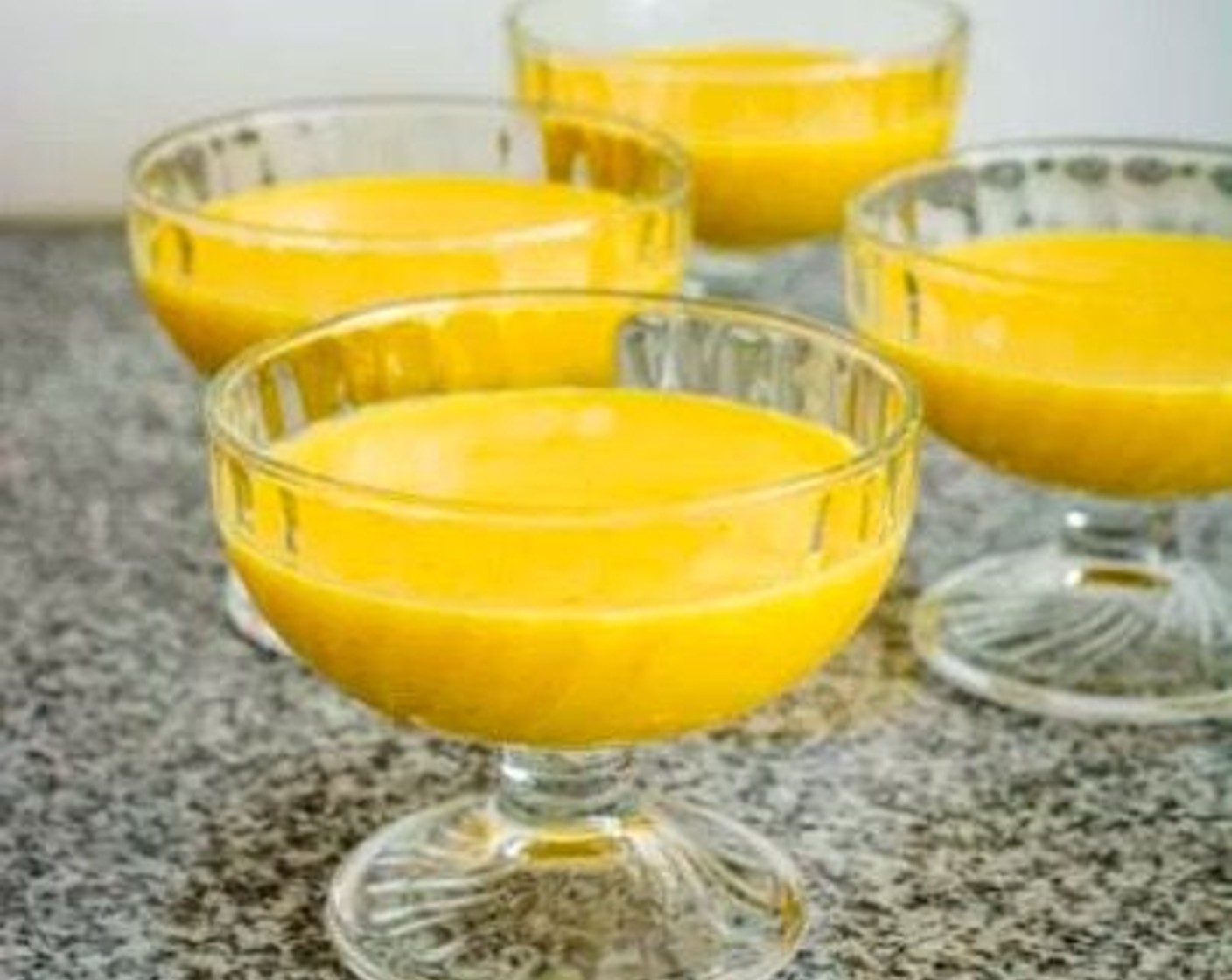 Schritt 6 Die Mango-Pudding-Mischung in Servierschalen oder Silikonformen füllen und im Kühlschrank 3 Stunden kalt stellen.