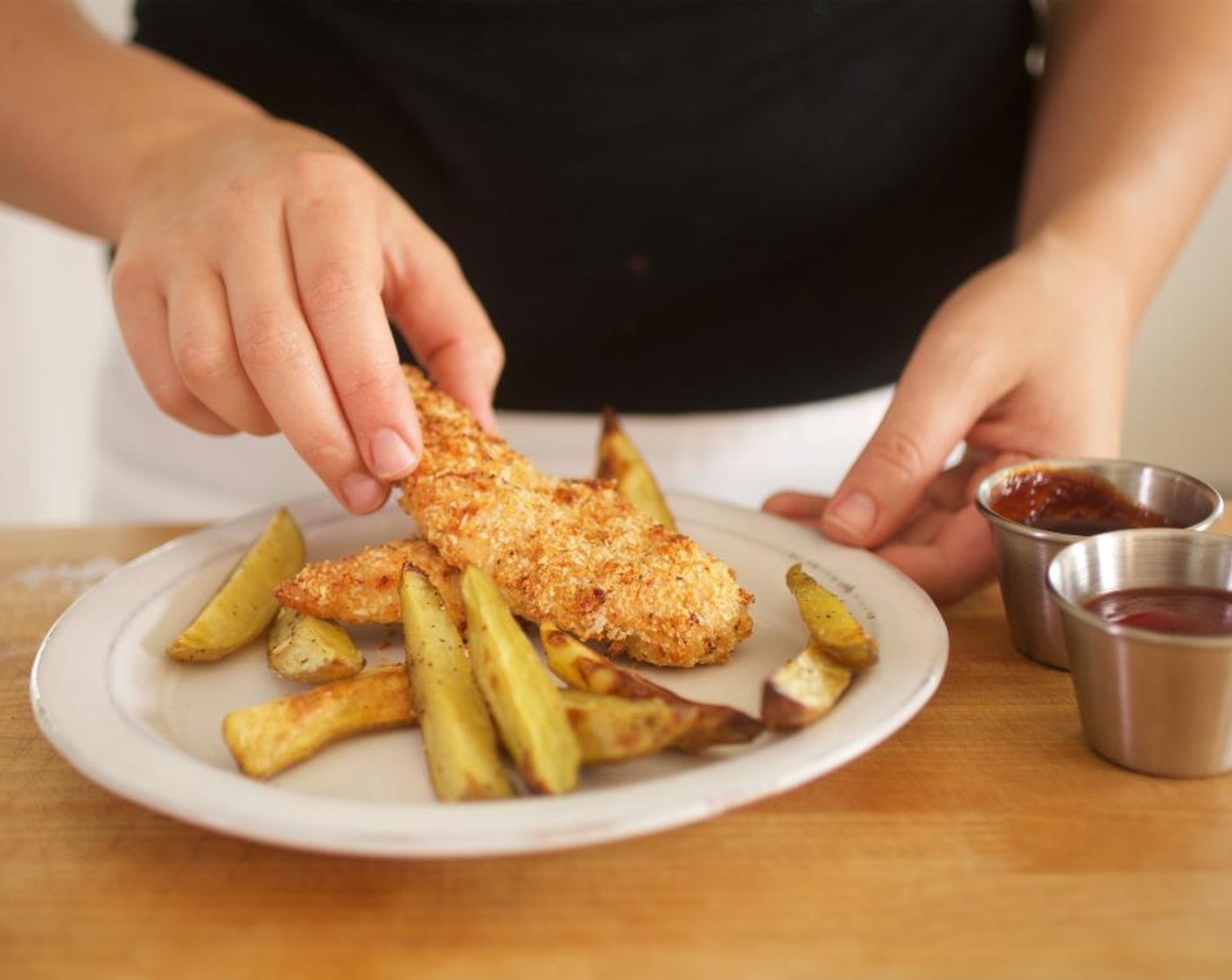 Schritt 10 Mit Barbecue Sauce (2 Packungen) und Ketchup (2 Packungen) servieren und geniessen!