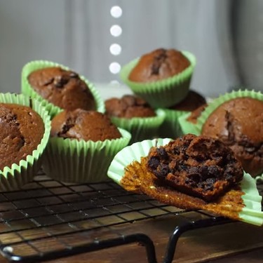 Kalorienreduzierte Schokoladen Muffins mit Schokodrops Rezept | V-Kitchen