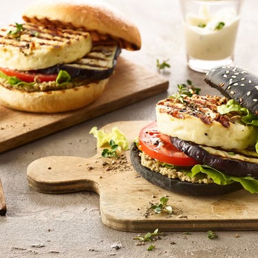 Grillkäse-Burger mit Auberginen Rezept | V-Kitchen