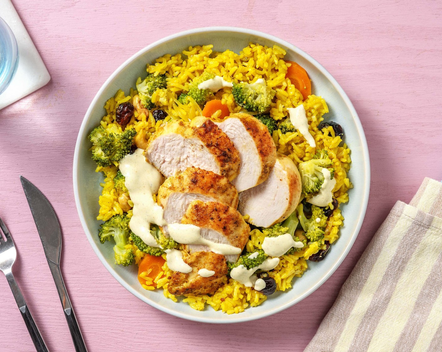 Chicken Biryani mit Cranberries & Broccoli dazu Joghurt-Topping