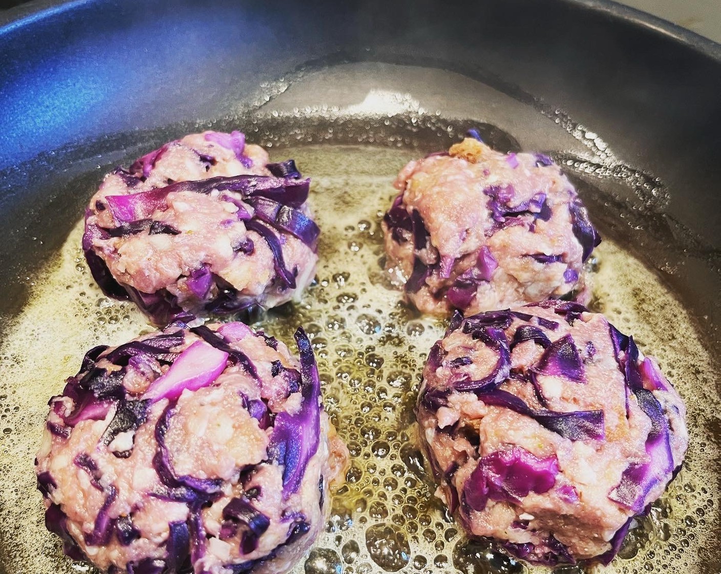 Schritt 5 Butter (nach Bedarf) in eine Pfanne geben und die Tätschli von beiden Seiten leicht anbraten.