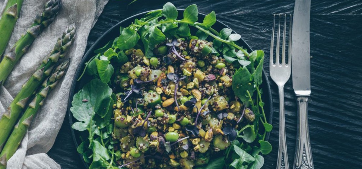 Quinoa-Salat mit Za&amp;#39;atar, Erbsen und grünen Spargeln