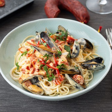 Rahmspaghetti Mare E Monti mit Frischen Miesmuscheln und Chorizo Rezept | V-Kitchen