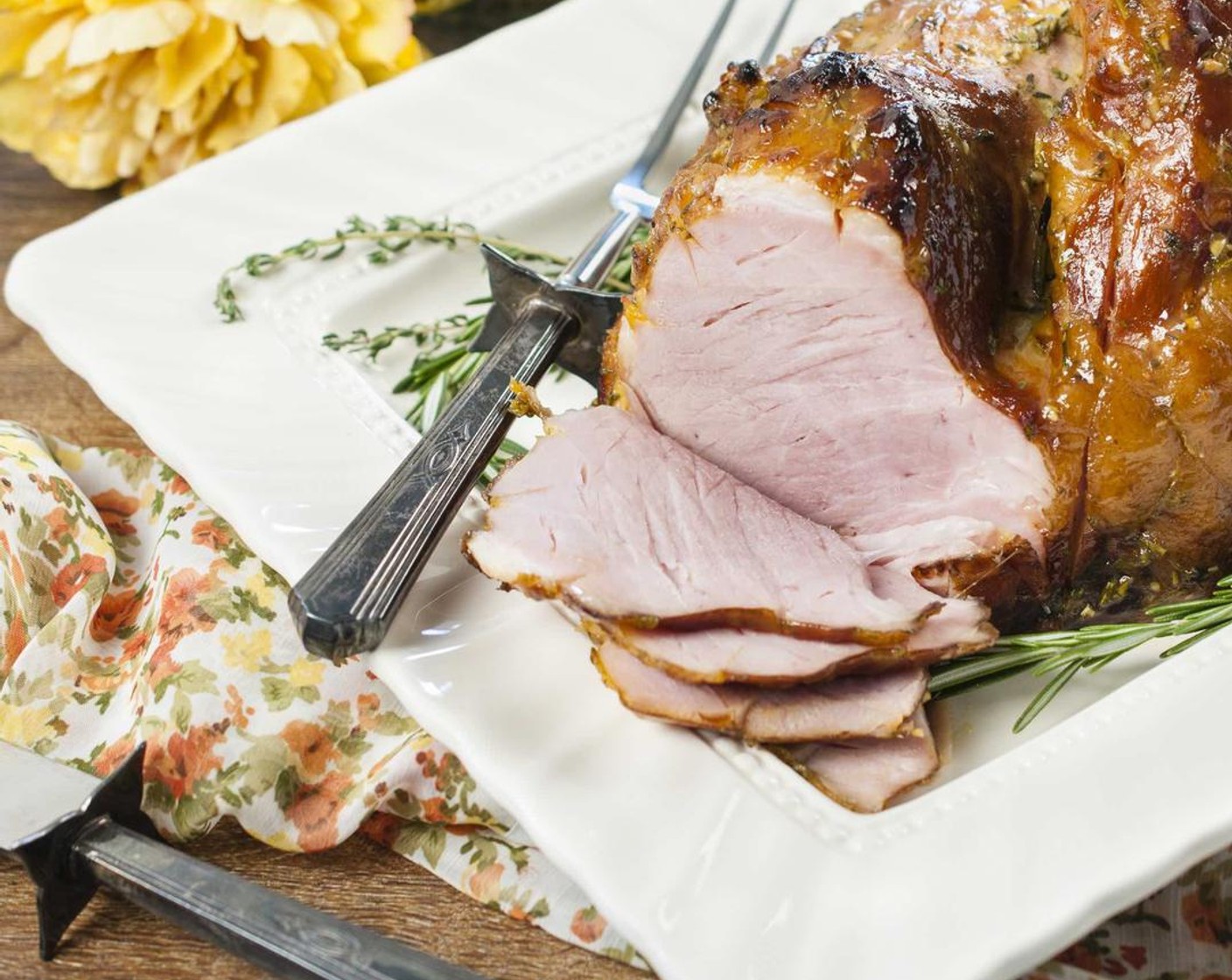 Gebackener Schinken mit Aprikosen-Senf Sauce