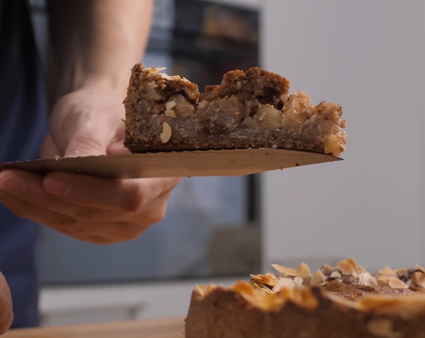 Schritt 21 Nach dem Backen den Kuchen gut auskühlen lassen und erst dann ausformen.