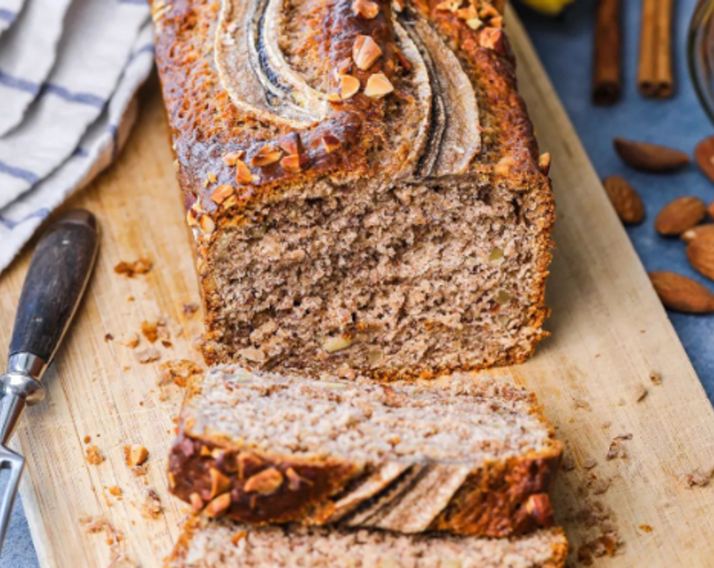 Schritt 6 Backe das Bananenbrot fĂŒr 40-45 Minuten im vorgeheizten Ofen bei 200 °C.