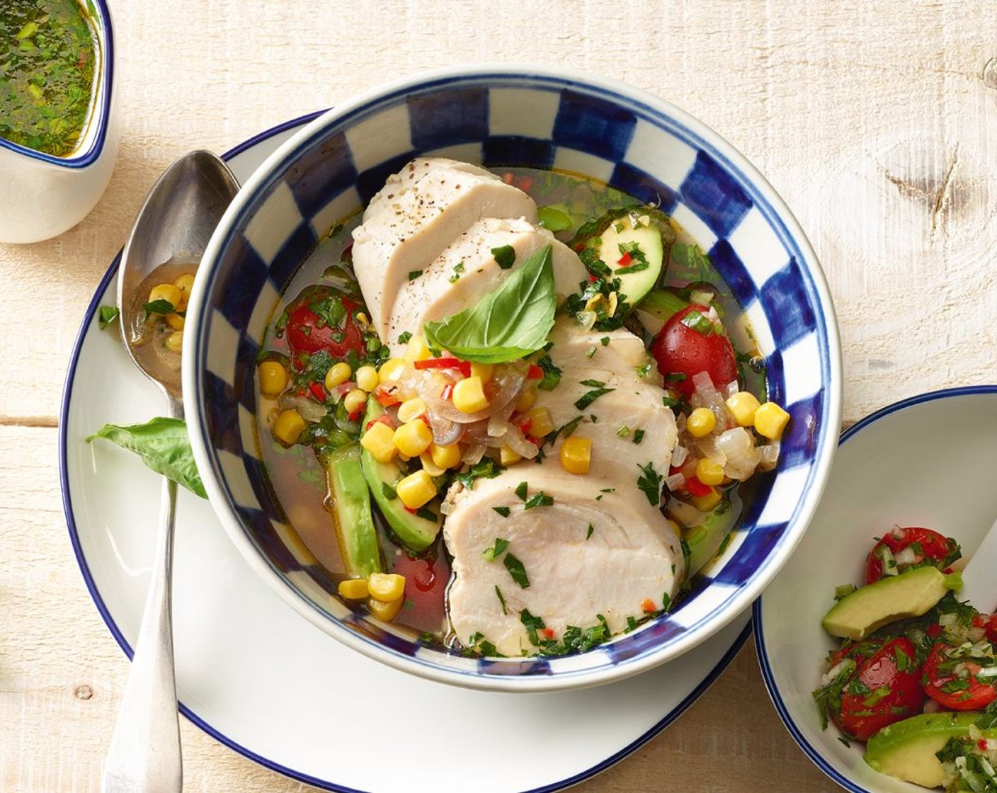 Pouletbrüstchen mit Mais und Avocado