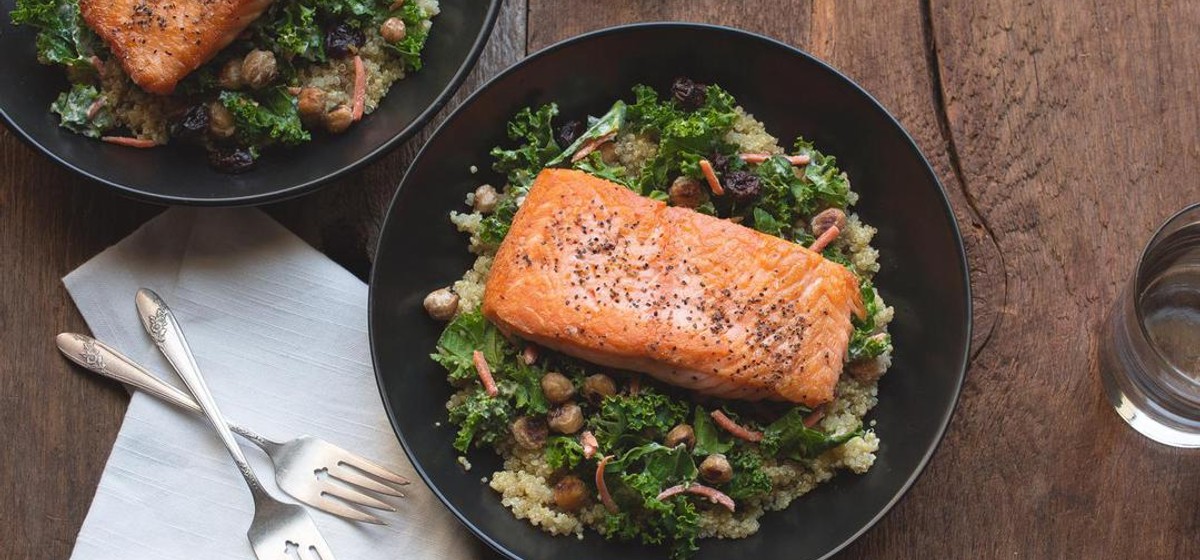 Lachs-Quinoa Bowl mit Grünkohl | Energiereiche Bowl Lachs-Quinoa Bowl mit Grünkohl | Energiereiche Bowl