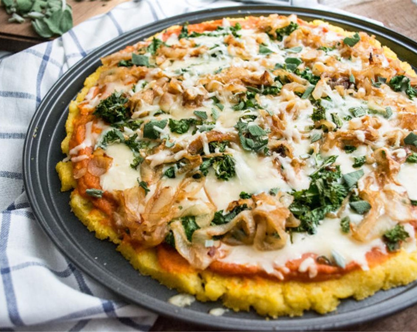 Schritt 11 7-8 Minuten backen oder bis der Käse geschmolzen ist. Aus dem Ofen nehmen und mit Salbei (wenig) bestreuen, falls gewünscht.