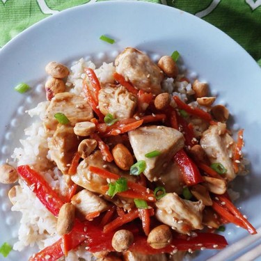 Thailändische Hähnchen-Erdnuss-Pfanne Rezept | V-Kitchen