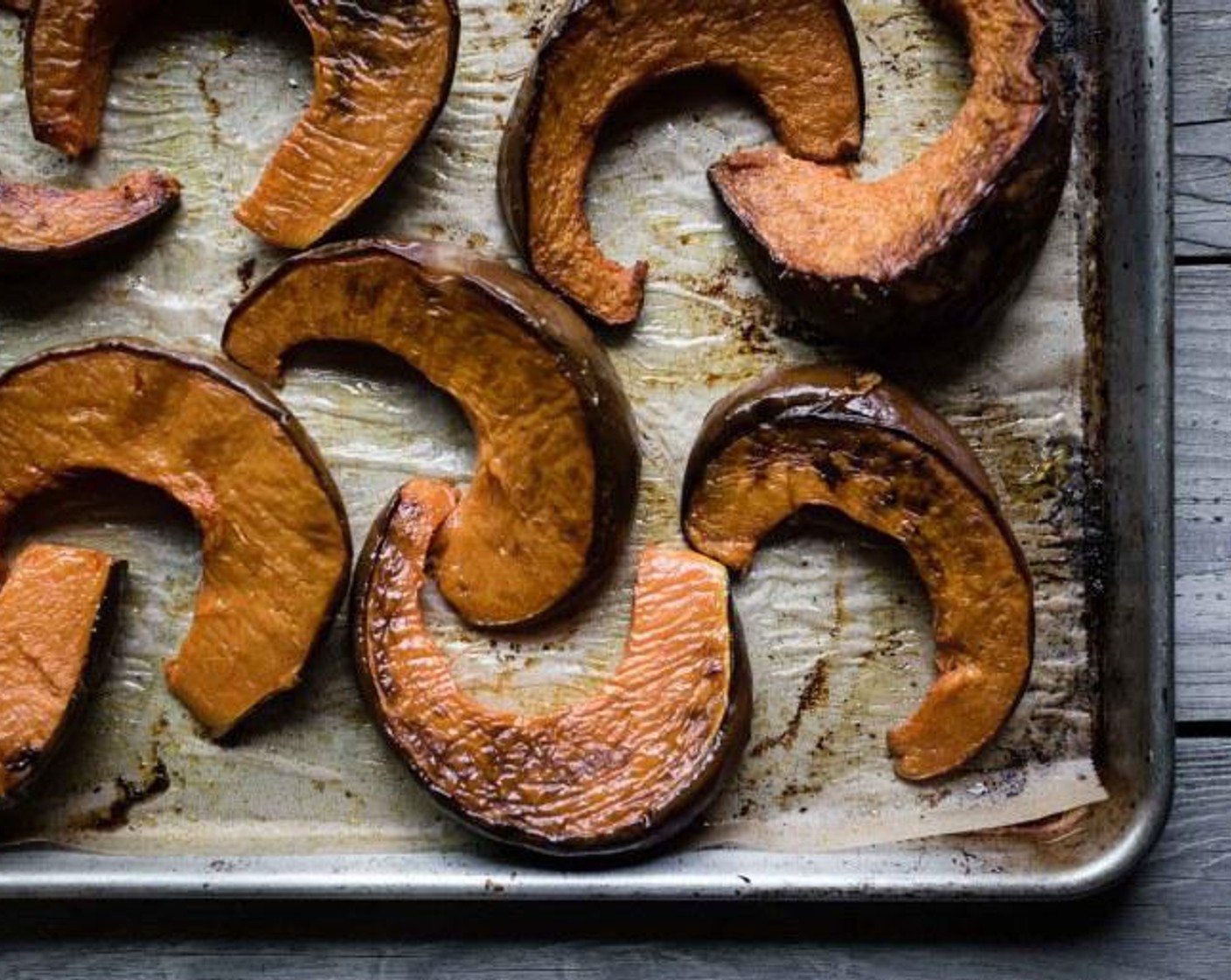 Schritt 3 Kürbisse (230 g) und Wasser (720 ml) in einen Hochgeschwindigkeitsmixer geben und fein pürieren, bis die Masse glatt und cremig ist.