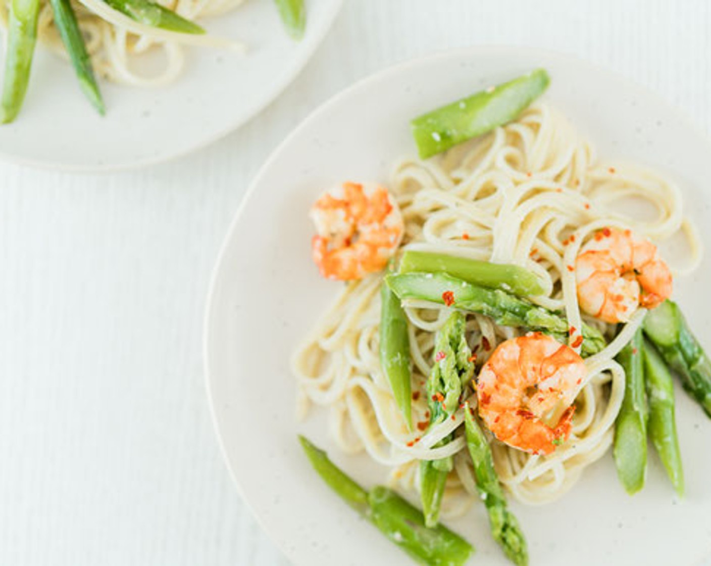 Pasta mit grünem Spargel, Garnelen und Chili