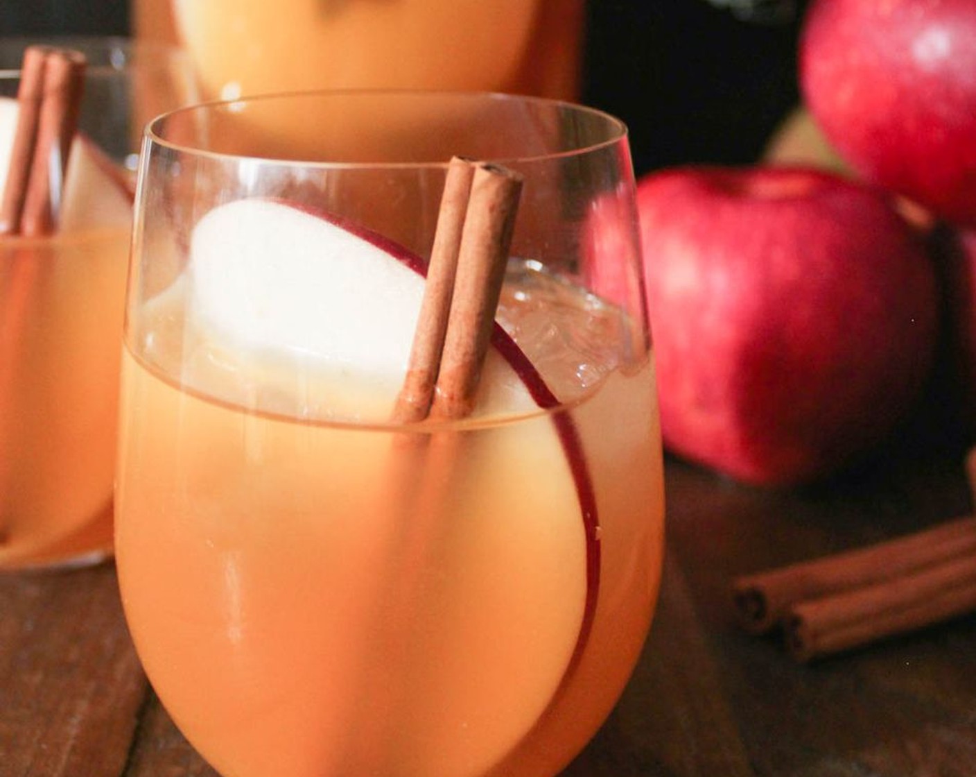 Mit Bourbon gewürzter Apfelpunsch