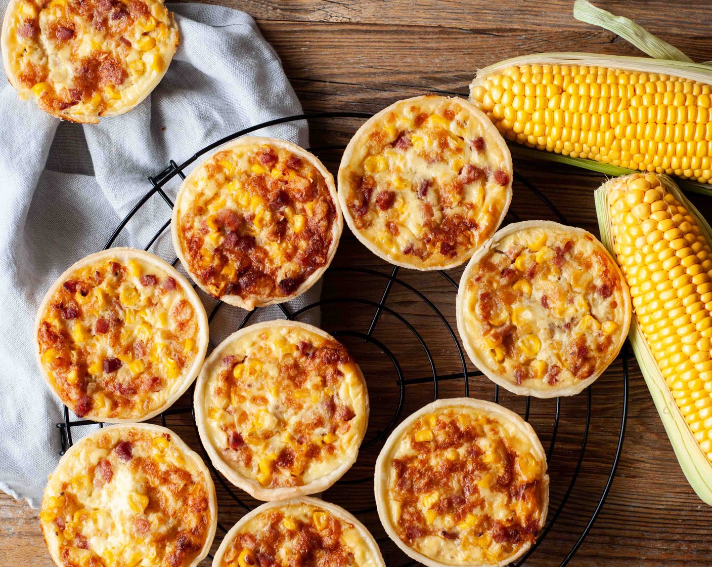 Käseküchlein mit Mais und Speck