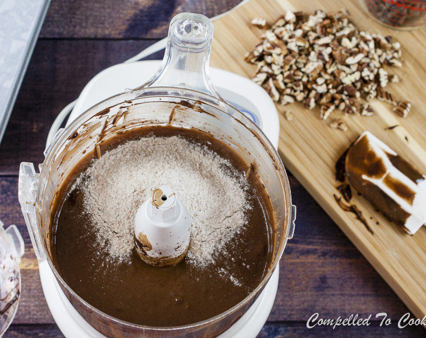 Schritt 5 Zucker (150 g), Eier (2) und Vanille-Extrakt, pur (1 TL) hinzufügen und weiter pürieren, bis alles gut vermischt und glatt ist.