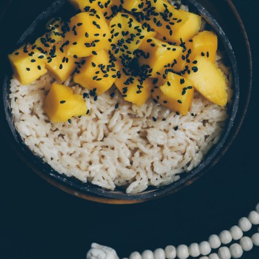 Sticky Rice - Süsser Kokosreis mit Früchten Rezept | V-Kitchen