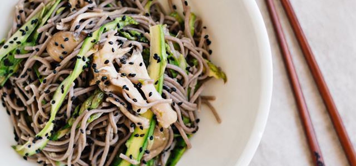 Nudelsalat süss-sauer mit Spargel und Sesam Nudelsalat süss-sauer mit Spargel und Sesam